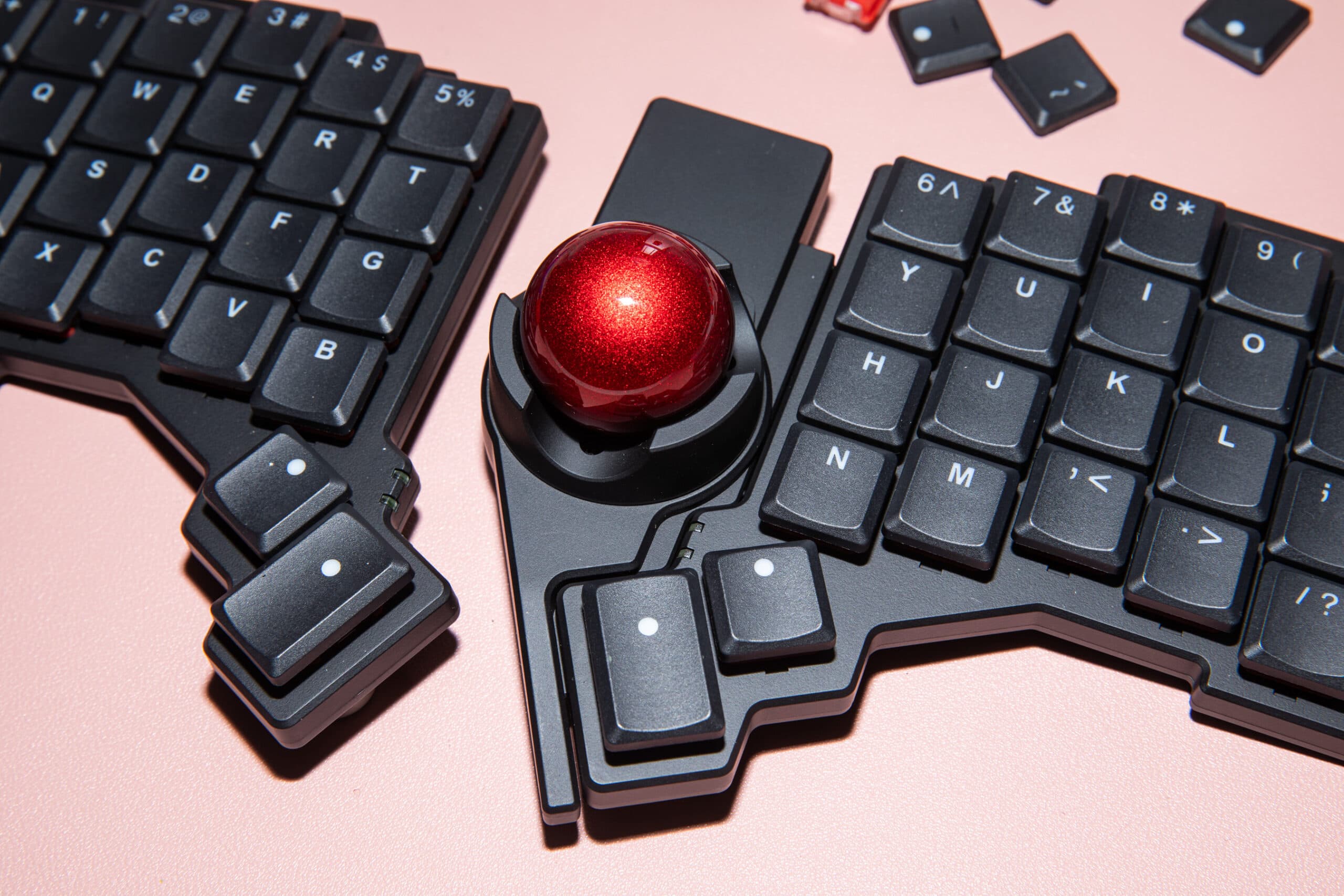 Teclado e Trackball Modulares: A Combinação Perfeita para Nerds Obcecados por Personalização!